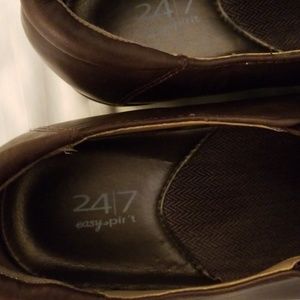 Womens Easy Spirit Brown shoes sz 9